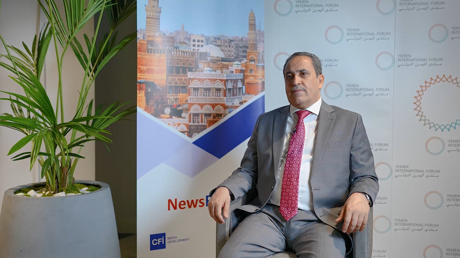 لقاء مع عبدالرزاق الهجري رئيس الكتلة البرلمانية للتجمع اليمني للإصلاح